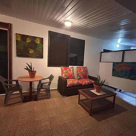 Chez Tamatuamai Hotell Avatoru Exteriör bild